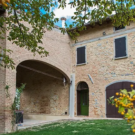 فيلة Luxurious In Tabiano Castello With Swimming Pool